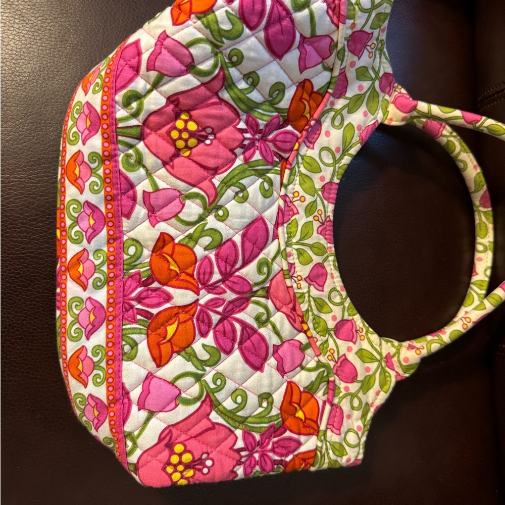 Cute mini bag from Vera Bradley. Has no signs of wear as I forgot I had it.